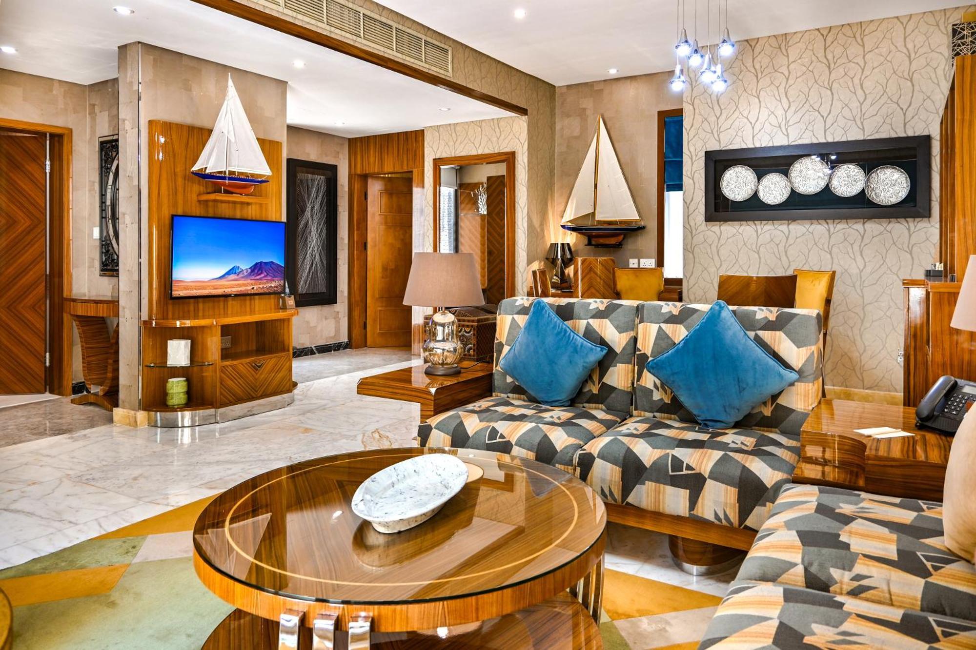 Palavra Resort Manama Exterior foto A suite at the hotel
